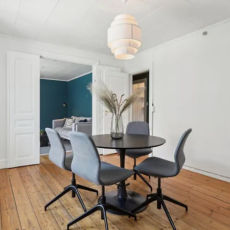 - 2br Sophisticated Urban Retreat Apartment Copenhagen