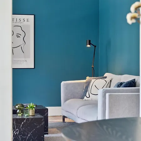 Apartment - 2br Sophisticated Urban Retreat