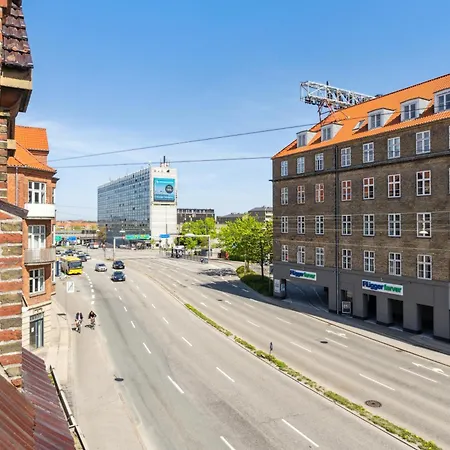 Apartman - 2br Sophisticated Urban Retreat *